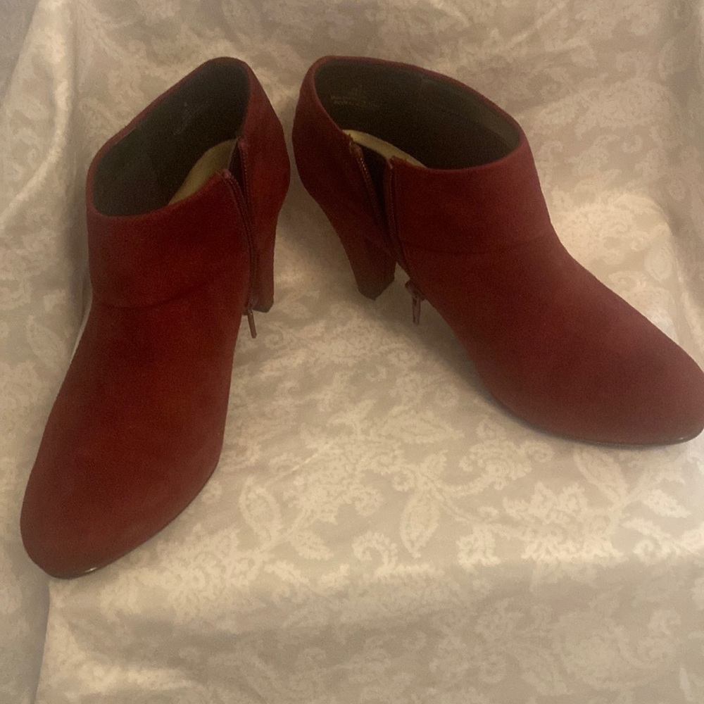 XAppeal Jacy Wine size 8